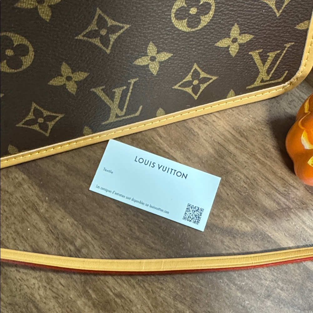 Louis Vuitton Monogram carryall pm wristlet - Picture 4 of 10